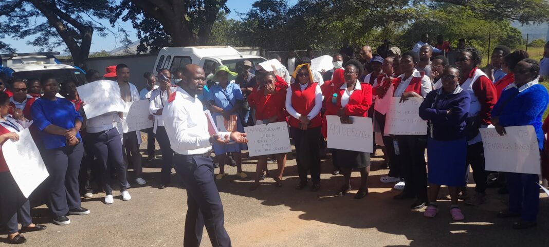 Mbabane Government Hospital Chairperson Musa Shongwe addressing tghe staff after tghe delivery oif the petition.(Pics Nomalungelo Phiri)