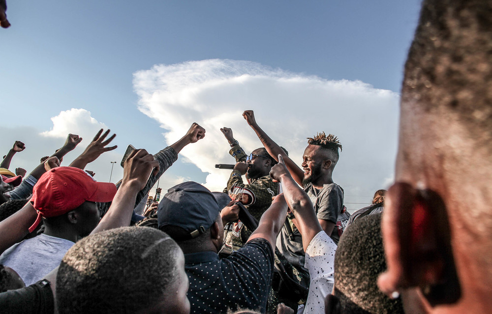 50eea7eb-00-kwestas-snapshot-of-home Kwesta performing.