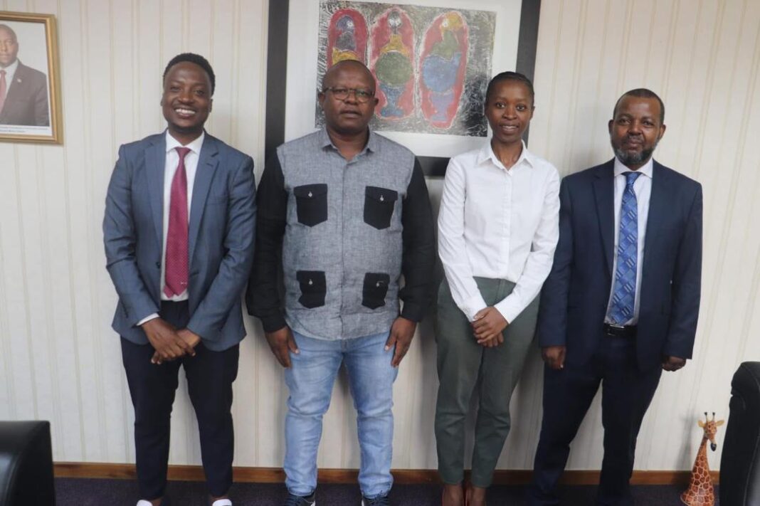 Min Mancoba Khumalo picture with members of the Eswatini Youth Chamber of Commerce in his office Minister of Commerce, Industry and Trade Manqoba Khumalo and the ministry’s director of SMEs Meluleki Dlamini with members of the Eswatini Youth Chamber of Commerce.