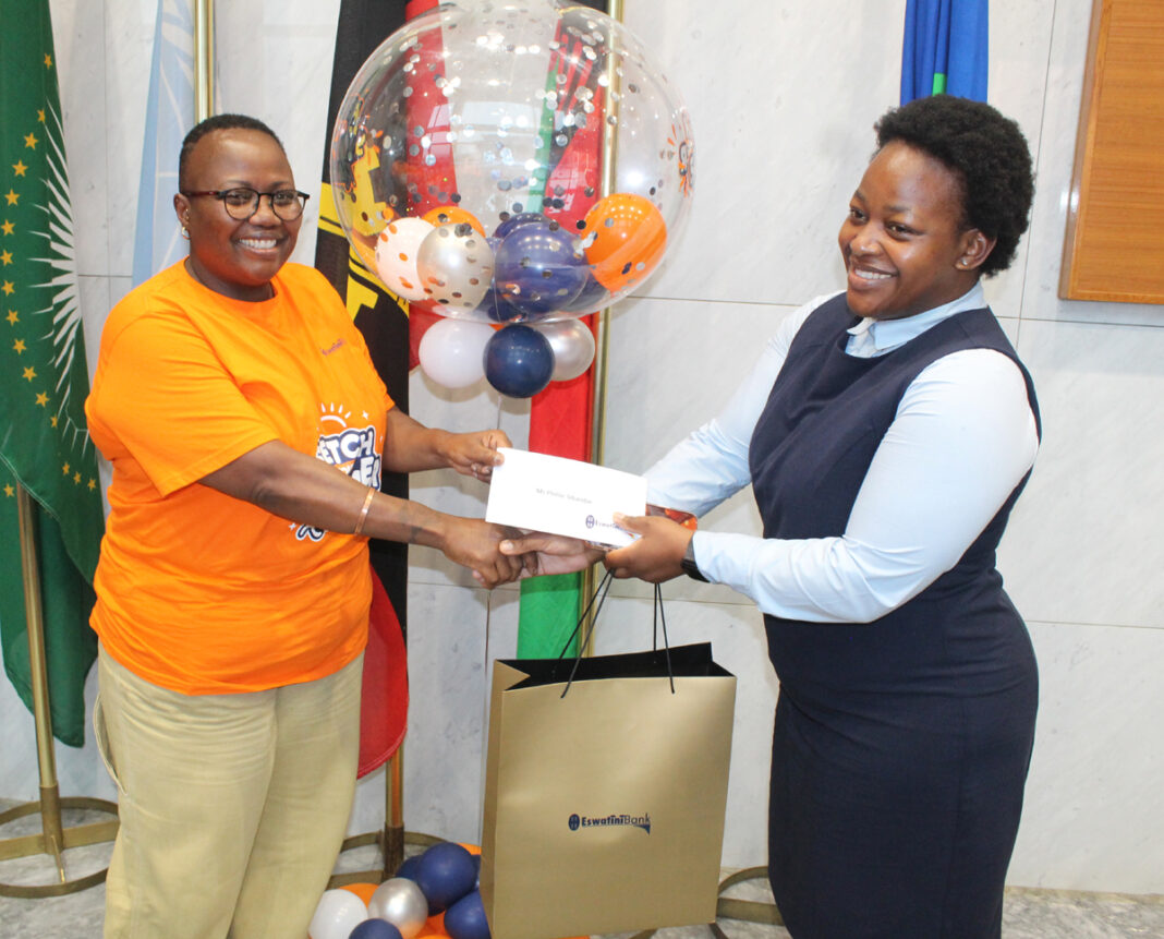 Grand prize winner of EswatiniBank ‘Fetch Your Summer’ campaign Philile Sibandze receives her prize from marketing team representative Bonisiwe Fakudze. (Pics: Lucky Simelane)