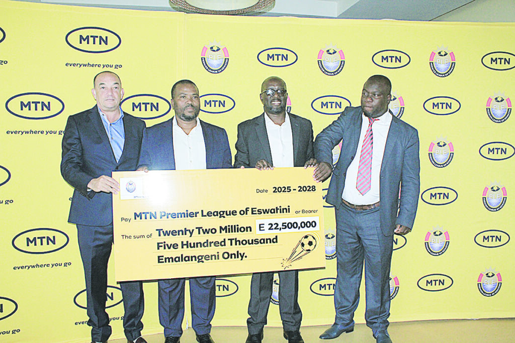 EFA Vice-President Steve Horton, Minister of Tinkhundla Administration and Development Sikhumbuzo Dlamini with MTN CEO Wandile Mtshali  and Premier League of Eswatini Vice-Chairman Sithembiso ‘Ngudze’ Mamba display the cheque.