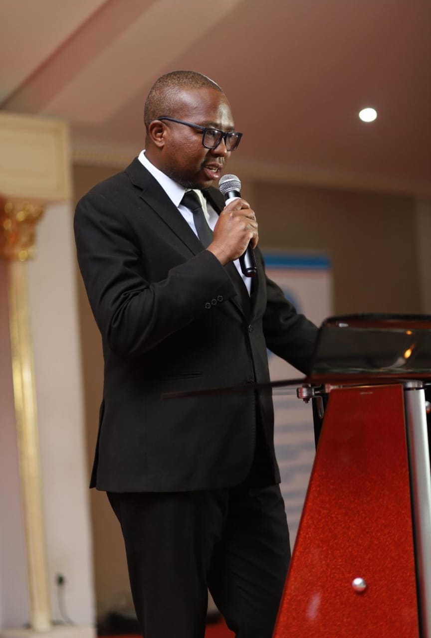 Instacash Managing Director Mandla 'Cheeks' Nxumalo who spoke on behalf of friends.