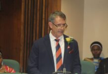 Earn 85% dvuladvula, improve service delivery Minister of Finance Neal Rijkenberg.