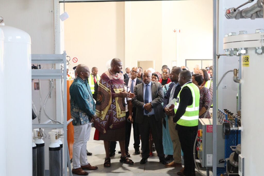 The prime minister in a discussion with Minister of Health Mduduzi Matsebula as stakeholders look on.