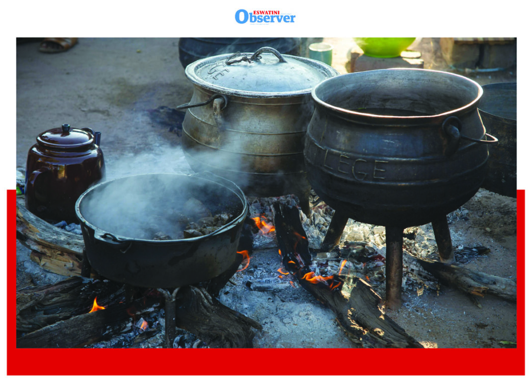 Experts warn that prolonged use of three-legged pots may pose health risks, including possible lead exposure and kidney damage.