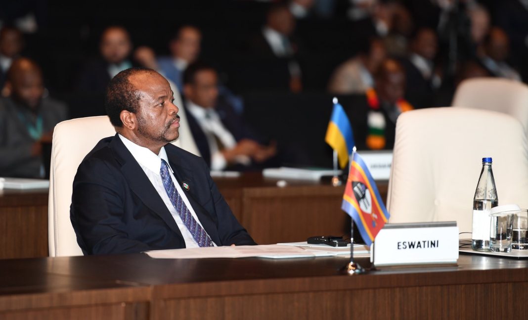 498687608_122213580956251306_5958658706289087899_n His Majesty following proceedings during the meeting.