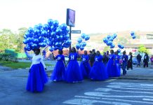 Mystery in blue sweeps through Mbabane streets The agents walk past the SuperSpar on their way to the Mbabane Bus Rank. (Pics: Mduduzi Mngometulu)