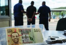 E100 BRIBE: Immigration officer, 2 SA counterparts arrested at Ngwenya Illustrative Image: A local immigration officer and two South African BMA employees have been arrested at Ngwenya Border Post for allegedly accepting an E100 bribe to stamp passports.