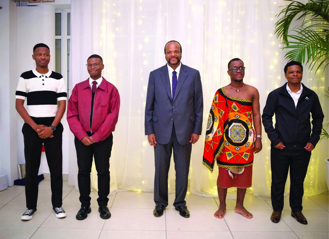 His Majesty King Mswati III with Emaswati students based in Cape Town.