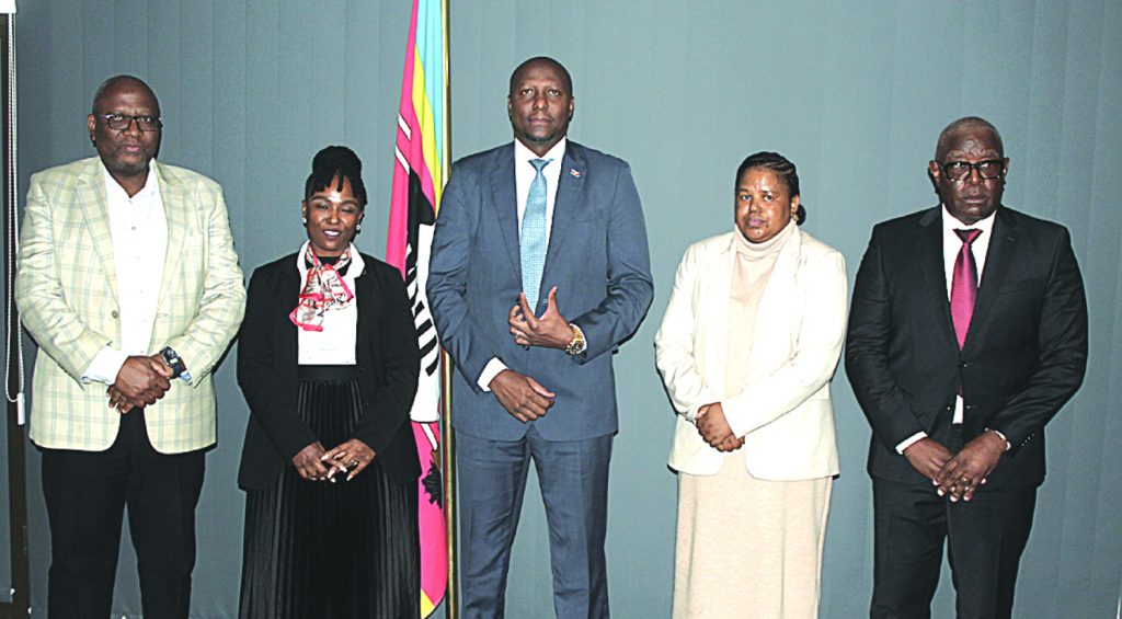 PM Dlamini with the EMCU committee members shortly after introducing them to the journalists.