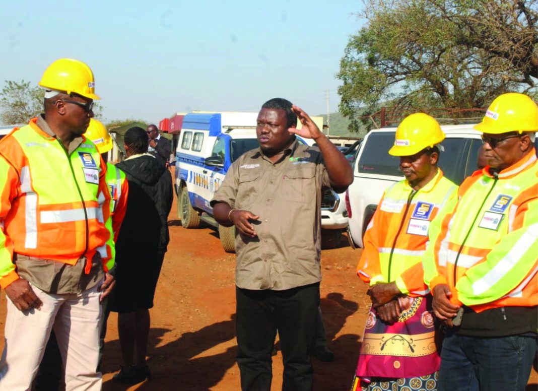 Communities Minister of Public Works and Transport Chief Ndlaluhlaza Ndwandwe explains to the prime minister and his delegation the logistics of the tour at the starting point