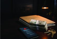 3 women scammed E133 000